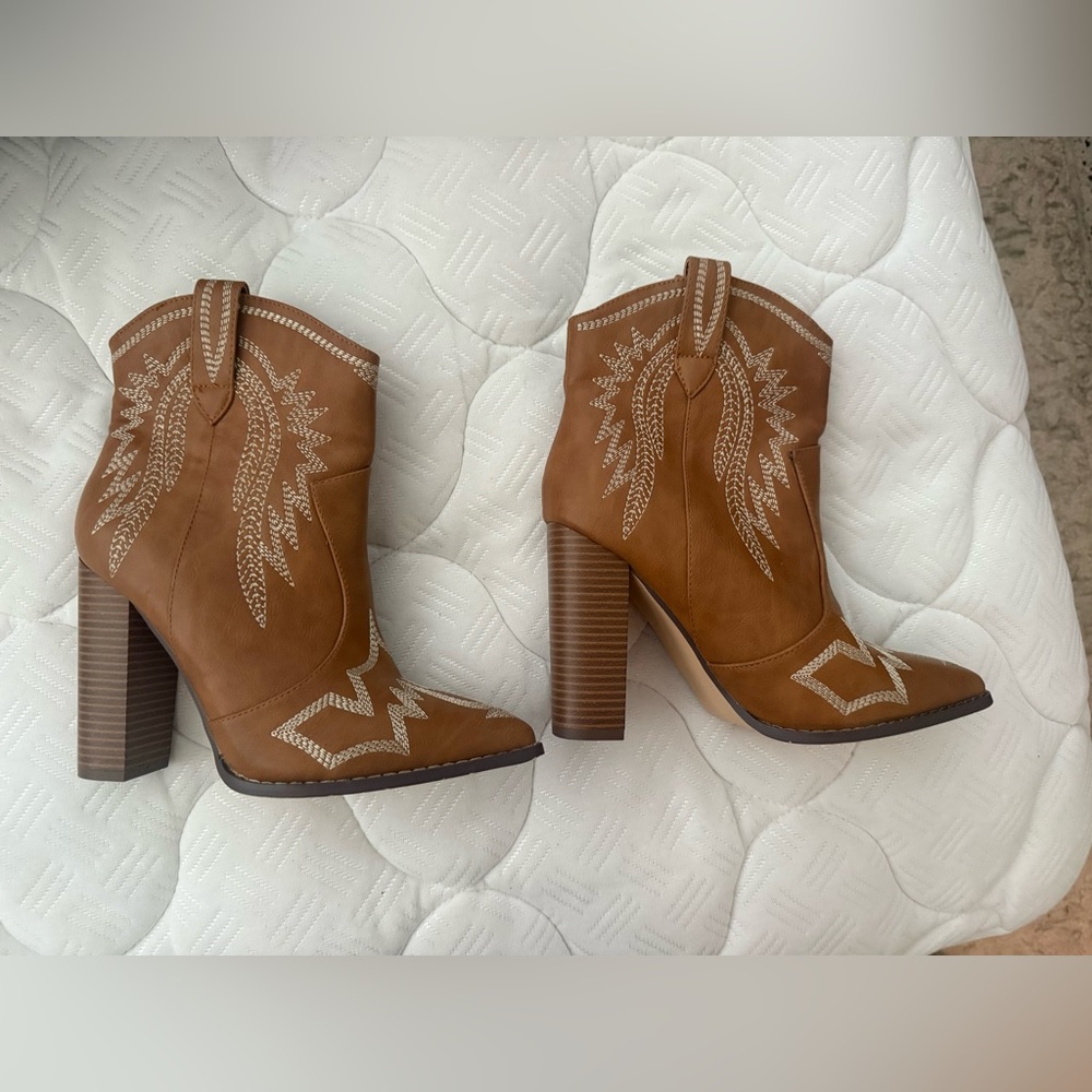 Heeled western boots